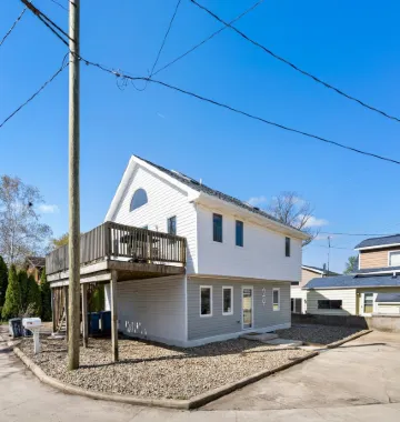 Unique 6 Bedroom Lakeview Home with Roof Terrace