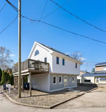 Unique 6 Bedroom Lakeview Home with Roof Terrace