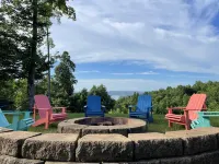 Creekview Manor - Dale Hollow Lake with amazing views only minutes to docks Hotels in Cumberland County