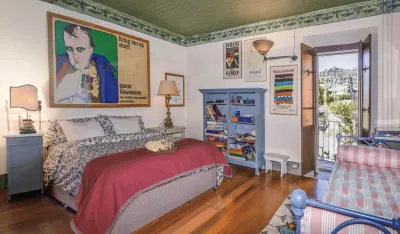 Seventeenth-century house on 2 floors, with Turkish bath and courtyards, 1km from Lake Orta. Hotels near San Giulio Island