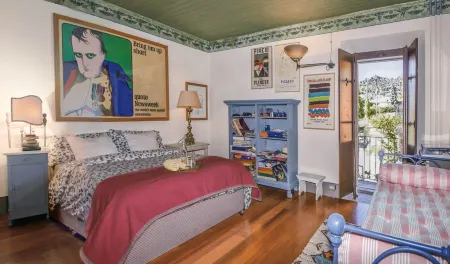 Seventeenth-century house on 2 floors, with Turkish bath and courtyards, 1km from Lake Orta.