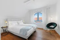 HELLOFLATS: Luxury Penthouse / Balcony / Parking / Center / Therme / MUC Airport