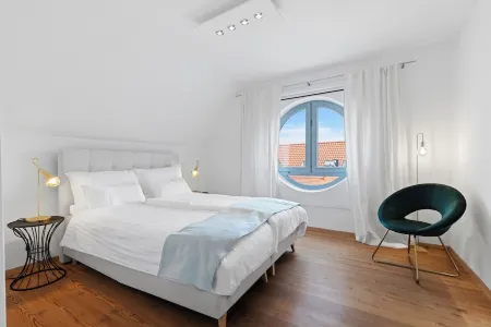 HELLOFLATS: Luxury Penthouse / Balcony / Parking / Center / Therme / MUC Airport