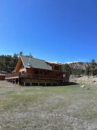 Mountain Valley Paradise- stunning retreat nestled in the heart of the San Juans