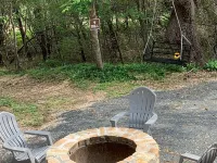 Hummingbird Cabin, located down Riverroad close to local shops and restaurants! Hotels in Concan