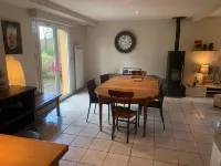 Maison Individuelle sur Terrain de 3000m2 à L'orée D'un Bois Hotels in Le Faouet