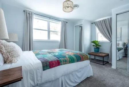 Blue Beach Cottage - 5 Minute Walk to Private Beach!