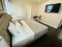 Beautiful home W/Pool, Spa, Fire pit & Outdoor grill. Hotel dekat Deran Koligian Stadium