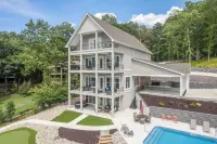 Luxe 8BR Lakefront Home, Private Pool, Hot Tub, Gameroom, Putting Green, Firepit - Bintang 5