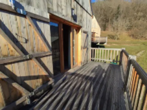 35 m² detached wooden chalet with terrace overlooking the mountains
