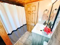 The Tiny House @ Deep Creek Lake - centrally located to everything Deep Creek