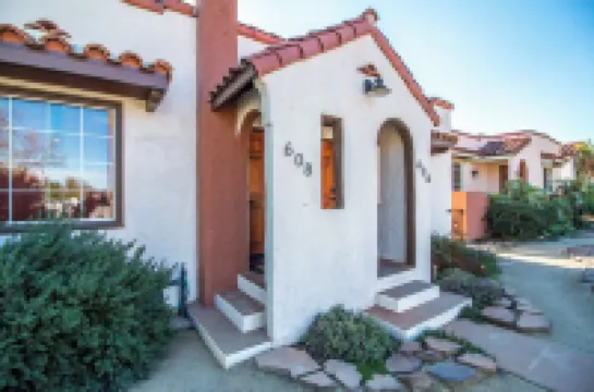 Casita Azul - historic duplex in the heart of downtown Paso Robles