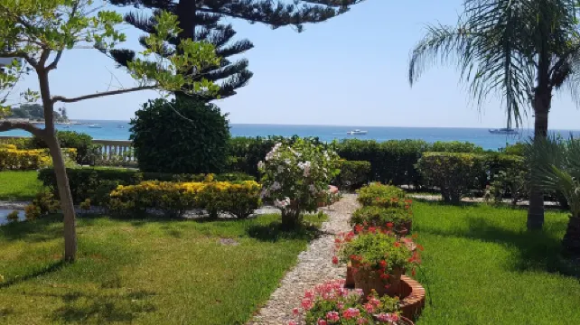 Villa Dream, with 3 bedrooms (8 people), 3 bathrooms. Direct access to the beach