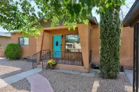 5 min  to Old Town - Prime location - Game Room - gated parking Hotels near ABQ BioPark - Botanic Garden