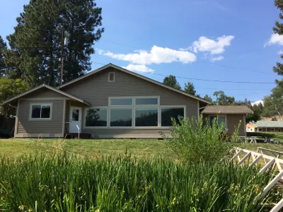The Cabin at Curlew Lake - beautiful home with private dock