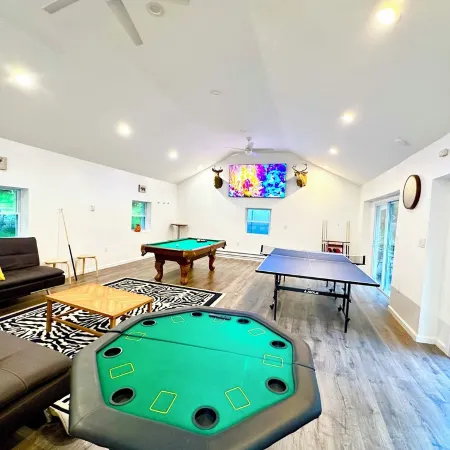 Beautiful property with hot spa and private swimming pool. Has king bed & more.