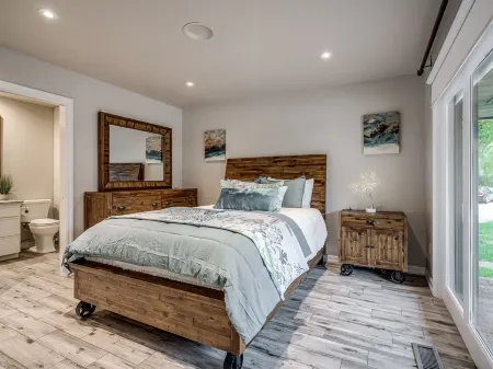 Resort living in Edmond with pool & tennis court! Отели рядом с достопримечательностью «Университет Сентрал Оклахома»