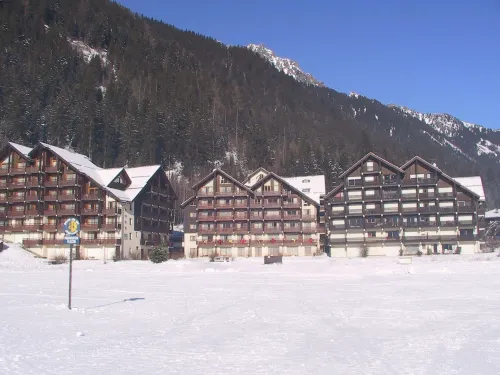 Luxury two-room apartment, Facing the ski slopes, Village center, Garage, WIFI