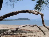 5 bedroom 5 bathroom, private poolside cabana bedroom, Beach 20meters