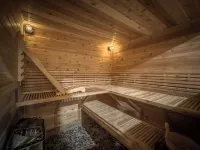 Luxurious Cabin in Alaska w/ Hot Tub & Cedar Sauna โรงแรมในเลซีเมาน์เทน