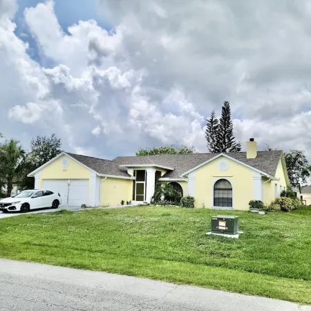 Heavenly Sunshine Hideaway- Spacious, Cozy, VERY Clean, and Quiet Community!