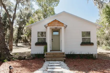 Historical Darien Cottage