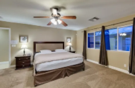 Family Friendly 3600 Sq Ft 5 Bedrooms 4 Bathrooms 3 Miles To Strip