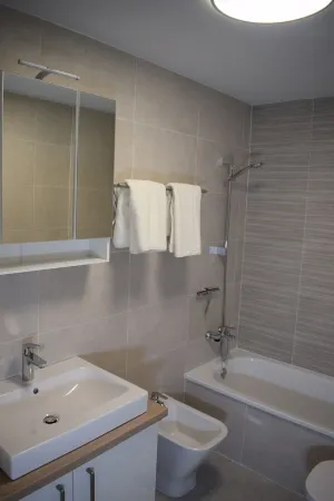 High quality tasteful apartment by the sea