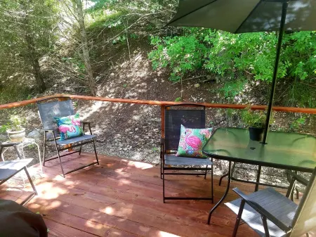 Beautiful Location, Close to Eureka Springs. No Cleaning Fee!