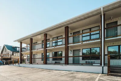 Boho Condo with Pool & Fitness Center—Next to Branson Landing—Pet Friendly!