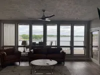 Direct Lakeside View, 5 bed, 2.5 bath Condo at Bridges Bay