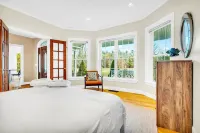 Lakefront Moose Pond Retreat Hotel a 