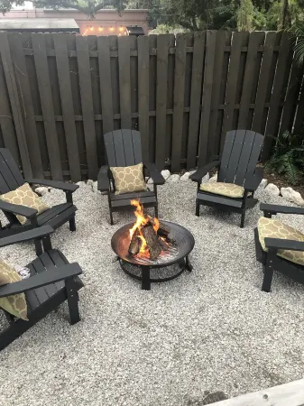 Eagle Nest Apartment-Walk to downtown & the water! New heated POOL January 2024! Отели рядом с достопримечательностью «Oasis Beach»