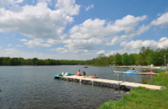 Secluded Poconos 5Br Lake Retreat with Beach Access and Skiing