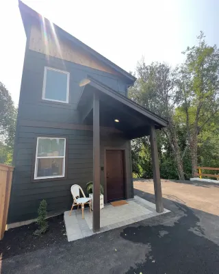 2-bedroom vacation home just 13 minutes drive to Moda Center