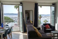Apartment facing the port, sea view, renovated 2022 65m2 Hotels in Bandol