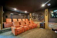 Luxury Lake Woodlands Retreat, with Tropical Heated Pool, Jacuzzi & Cinema!