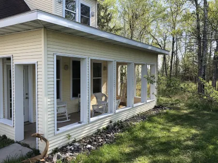 Custom Craftsman home. 20 Miles from Downtown Duluth. Отели в г. Лейксайд