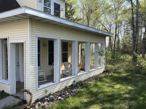 Custom Craftsman home. 20 Miles from Downtown Duluth. Hotels in Lakeside