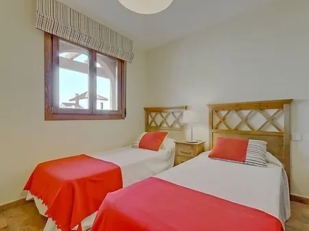 Beautiful 3 bed townhouse in Andalucia ideal for families, golf. Shared Pool.<br> Отели в г. Коста Оксиденталь