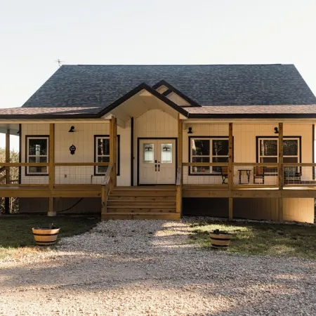 Huckleberry Hollow, secluded home in the woods, wraparound porch, soaker tub!