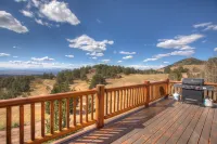 Log Cabin near Historic Cripple Creek, Hot Tub and Spectacular Views!