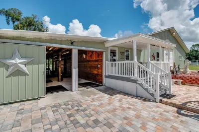 Green Acres House sleeps 6. Hotels near Grand Lake Golf Course