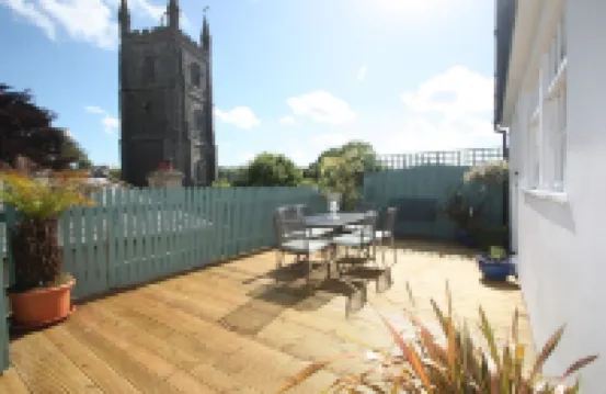 Private decking area & Central location  within 5 min walk of town.
