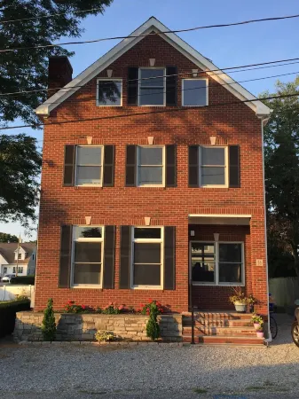Spacious And Luxurious Beach Home Steps From The Water