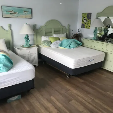 Beachfront 2Br Townhouse Ocean-View Balcony, Pool & Private Beach