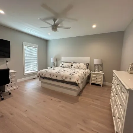 6-bedroom vacation home just a 5-minute walk to Lake Michigan