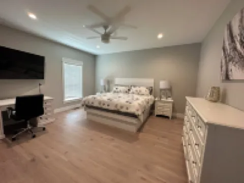 6-bedroom vacation home just a 5-minute walk to Lake Michigan