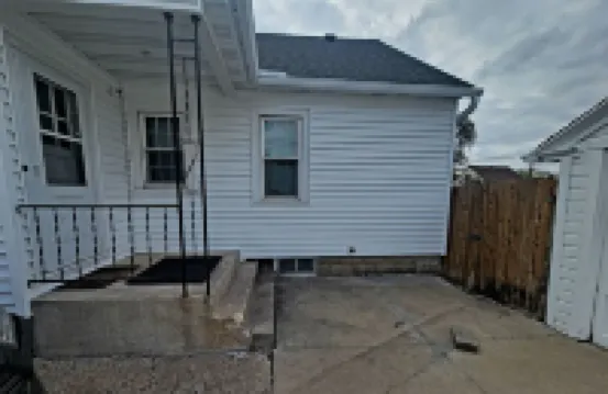 Kutzky Cottage // 3 BR, 4 Blocks to Mayo, Family & Pet Friendly, Fenced Yard