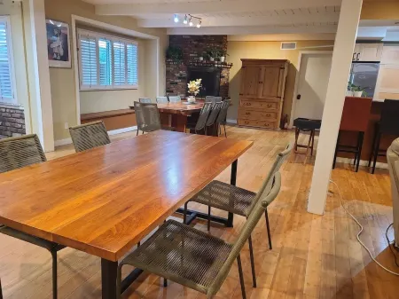 Westside Retreat w/Yard, Grill, Hot Tub, Near Sofi Stadium, LAX, and the Beach Отели рядом с достопримечательностью «Государственная зона отдыха Кеннет Хан»